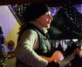 Bild: Kunz
Hannes Wölfel eröffnet den Christkindlmarkt in Weiden musikalisch.