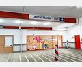 Bild: Brigitte Gschwendtner/fph
Im kommenden Jahr soll wieder Leben ins KEC-Untergeschoss kommen. Seit dem Auszug des Kauflands im November 2022 ist hier alles dicht und es wird renoviert.