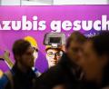 Bild: dpa/Sebastian Kahnert
Viele Unternehmen suchen händeringend Auszubildende. In der nördlichen Oberpfalz ist das Missverhältnis der Bewerberzahl zum Stellenangebot besonders krass.