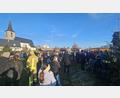 Bild: vsr
Bei herrlichstem Sonnenschein drängten die Besucher der dritten Krummennaaber Dorfweihnacht in den Bürgerpark.
