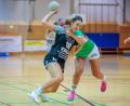 Bild: gud
Carina Hauser (links/ Szene aus einem früheren Spiel) und ihre Teamkolleginnen vom HV Oberviechtach waren in Bamberg chancenlos.