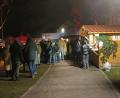 Bild: bjp
Vor allem abends gilt es sich an den Christkindlmarktständen im Schlangestehen zu üben: Der erste Pressather Adventsmarkt im Dietl-Park bleibt als voller Erfolg in Erinnerung.