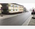 Bild: wro
An vielen Stellen rechts und links der Hauptstraße in Wiesau stehen aktuell Halteverbotsschilder - ein Thema in der Bürgerversammlung.