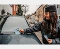 Bild: Michael Golinski
Der Verkehrsüberwachungsdienst der Stadt Amberg belohnen die Richtigparker mit kleinen Schoko-Nikoläusen.