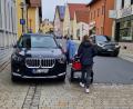 Bild: mab
Die unhaltbare Parksituation in der Hauptstraße prangerte die Siedlergemeinschaft an. Für Fußgänger gibt es kein Durchkommen. Sie müssen auf die Fahrbahn ausweichen.