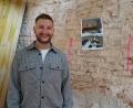 Bild: kaz
Die Gastro-Szene in Kemnath wird im kommenden Jahr um eine Location reicher. Matthias Küffner und David Lenk eröffnen auf dem Kemnather Stadtplatz die "Smile Bar". Matthias Küffner führt Oberpfalz-Medien durch die zukünftigen Räumlichkeiten.