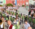 Archivbild: gi
Zum Auftakt des letzten Heimatfestes im Jahr 2017 präsentierten sich die Festdamen und -burschen in ihrem feschen Gewand. Auch 2027 soll wieder ganz Moosbach auf den Beinen sein, wenn das nächste Heimatfest ansteht.