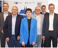 Bild: IHK/Birgit Dinauer/exb
Diskutierten über künftige Entwicklungen in der Region (von links): IHK-Gremiumsgeschäftsführer Josef Ebnet, Vertreter VEA Dirk Vogt, die Geschäftsführerin der Bayernwerk Netz, Gudrun Alt, IHK-Gremiumsvorsitzender Hubert Döpfer, Landrat Thomas Ebeling und der Leiter des Bayernwerk-Kundencenters Schwandorf, Daniel Liegl.