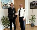 Bild: Marko Pammer/exb
Polizeirat Jürgen Pfaffenzeller, Leiter des Bereitschaftspolizei-Standorts Fichtenbühl, kam zum Jahresabschlussgespräch zu Bürgermeister Frank Zeitler ins Rathaus.
