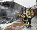 Bild: Stephan Huber
Auf dem Schießstätteweg in Amberg, direkt an der dortigen Bushaltestelle und nicht weit von der Feuerwache entfernt, hat am Freitag ein Citybus Feuer gefangen.