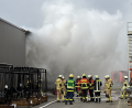 Bild: Polizeiinspektion Schwandorf
Am Samstagvormittag geriet ein Hackschnitzellager im Industriegebiet in Wackersdorf in Brand.