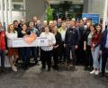 Bild: do
Vertreter von 23 Vereinen und Organisationen freuten sich bei der Spendengala des Regionalbereichs Eschenbach/Pressath der Volksbank Raiffeisenbank Nordoberpfalz über Spenden in Höhe von insgesamt 11.750 Euro.