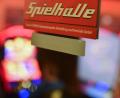 Symbolbild: Arne Dedert/dpa
Ein 20-Jähriger weigerte sich, eine Spielhalle zu verlassen.