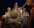 Bild: gi
Da leuchten die Kinderaugen, als das Christkind mit seinen Engeln kommt. Es hat auch Geschenke dabei.