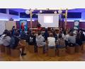 Bild: edo
Auf großen Anklang traf der "New Real Talk" im großen Saal des Oberbibracher Schützenhauses. Gemeinsam mit Vertretern von Landkreis und Kommune erarbeiteten die 39 Mädchen und Jungen Ideen, um die Gemeinde in Zukunft noch besser zu machen.