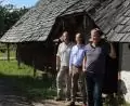 Bild: Oberpfälzer Wald / Thomas Kujat 
Ladestationen mit Fahrradständern wie hier am Waldhaus bei Pfaben gibt es schon etliche im Landkreis Tirschenreuth. Doch das System soll ausgebaut werden.