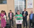 Bild: Krogner
Birgit Krogner (vorne Mitte) ist nicht nur seit 20 Jahren Vorsitzende des Fördervereins Castillon-la-Bataille, sondern Dolmetscherin bei offiziellen Partnerschaftstreffen. Das Foto zeigt die neue Nabburger Kulturpreisträgerin bei der Eröffnung des Raumes Nabburg im Haus der Künste in Castillon 2023.