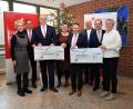 Bild: Stadt Weiden/exb
Von links: Schulamtsdirektorin Christine Söllner, Filialbereichsleiter Robert Stahl, Dr. Jens Michael Heine (Mitglied des Vorstandes), Pfarrerin Stefanie Endruweit, Oberbürgermeister Jens Meyer, Prodekan Johannes Lukas, Hans-Jörg Schön (Vorsitzender des Vorstandes Sparkasse Oberpfalz Nord), Elisabeth Schieder (Donum Vitae).