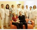 Bild: Peggy Kuniss-Pfeiffer/Klinikum Fichtelgebirge/exb
Nera Walzer ist das 500. Baby in diesem Jahr im Klinikum Fichtelgebirge. Im Bild vorne Katrin und Yves Walzer mit Baby Nera, hinten von links Tsvetomir Lilov, Ramona Coanda, Johanna Wiesner, Antonia Hopf, Kathrin Schwientek, Simone Steinert, Dr. Natalija Deuerling und Dr. Maren Seibt.