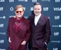 Bild: Chris Pizzello/Invision/AP/dpa
Beim Film „Elton John: Never Too Late“ führte der Ehemann des Popstars, David Furnish, Regie.