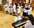 Bild: do
Unter dem Titel "Harmony of heaven", Harmonie des Himmels, bereichert das erst 2023 neu gegründete Ensemble VOICES in der Speinsharter Klosterkirche das außergewöhnliche Adventsevent der "Großen Erwartung".