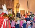 Bild: hdk
Zum ersten Mal kam der Nikolaus in die Kürmreuther Kirche zum Adventskonzert.
