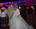 Bild: fla
Das Brautpaar Simon und Lydia Reich statteten der Christmas-Party des VFV einen Besuch ab.