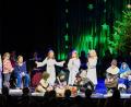 Bild: Petra Hartl
"Af Weihnachtn zou”: Die Hirtenkinder der Freudenberger Bauernbühne begeisterten beim Krippenspiel im Zuge des 44. Amberger Adventssingen im Stadttheater Amberg