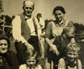 Bild: mma
Josef Moosburger mit seiner Familie, er ist der Bub ganz rechts.