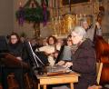 Bild: wro
Der Stiftländer Heimatverein hatte als Veranstalter auch die Hutzamusi in die Kirche entsandt.