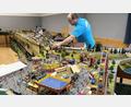 Bild: mgo
Die riesige digitale Modellbahnanlage im Maßstab HO nimmt fast den ganzen Raum der Manteler TSG-Turnhalle in Anspruch.