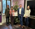 Bild: Kliniken Nordoberpfalz 
Die Markgraf-Stiftung übergibt eine Spende an den Bunten Kreis Nordoberpfalz in Weiden.