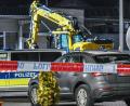 Bild: Fabian Koss/onw-images/dpa
Erst mit Schüssen auf den Fahrer kann die Polizei den Bagger stoppen, der von Grünsfeld bis Tauberbischofsheim eine Schneise der Verwüstung hinterlassen hat.