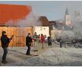 Bild: dl
Die Böllergruppe des VPC Thanstein begrüßt lautstark das neue Jahr erstmals auf dem neuen Dorfplatz.