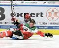 Bild: Hubert Ziegler
Tiefer Fall: Nach zwei Niederlagen und 0:8 Toren ist der ERSC Amberg (hier mit Felix Köbele, vorne, im Spiel gegen Miesbach) im Abstiegskampf der Eishockey-Bayernliga angekommen.