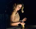 Bild: Kunz
Sanft rieselt der Sand durch Irina Titovas Hand.