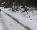 Bild: Stefan Schnurrer/exb
Dieses Bild bot sich den Verantwortlichen im Skilanglaufzentrum auf der Silberhütte am Montagvormittag. Ein Auto hat einen großen Teil der Loipen komplett zerstört. Dank Kunst- und vor allem dank Neuschnee sind die Schäden mittlerweile aber behoben, drei Tage haben die Arbeiten gedauert.