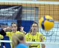 Archivbild: Hubert Ziegler
Conny Sollfrank (rechts) und Mira Sperber (links) vom SV Hahnbach. Am Sonntag geht es für die Drittliga-Volleyballerinnen des SVH gegen den VC Olympia Dresden II.