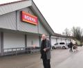 Bild: Portner
Die Norma in Oberviechtach wird größer. Unternehmer Siegfried Rossmann informiert über die Details der Baumaßnahme.
