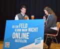 Bild: bnr
Die Jungbauern Katharina Eckl und Andreas Stangl zeigen in einem fiktiven Stammtischgespräch, wo den Landwirt der Schuh drückt.