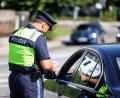 Symbolbild: Matthias Balk/dpa
Beamte der Grenzpolizei Waidhaus enttarnten einen komplett gefälschten Führerschein, den ihnen Mann bei der Kontrolle unterjubeln wollte.