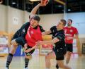 Bild: gud
Maximilian Fütterer (am Ball) war mit sieben Treffern bester Torschütze des HV Oberviechtach gegen den TV Erlangen-Bruck II.