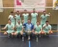 Bild: svk
Der SV Köfering präsentiert stolz den Hubertus-Cup. Im Finale besiegte der Gastgeber den TSV Kümmersbruck mit 7:1.