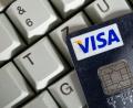 Symbolbild: Ole Spata/dpa
Eine Visa-Kreditkarte liegt auf einer Tastatur. In Amberg und im Landkreis Amberg-Sulzbach häufen sich die Fälle von Internetbetrug durch Fake-Shops. Die Polizei gibt Tipps, um sich vor bösen Überraschungen zu schützen.
