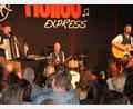 Bild: kro
Der "Horrido-Express" macht nicht nur Stimmungsmusik, sondern auch Kabarett: Alex Thurn (von links), Benni Roder und Tom Walter.