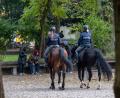 Archivbild: Peter Kneffel/dpa
Polizei und der Kommunale Außendienst sollen kontrollieren, ob die Verbote eingehalten werden.
