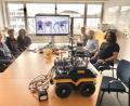 Bild: upl
Das Automotive-Team der OTH im Besprechungsraum in Amberg. Im Vordergrund der Prototyp des Rettungsroboters.