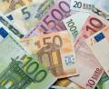 Symbolbild: Daniel Reinhardt/dpa
Einen stattlichen dreistelligen Euro-Betrag verlor ein Mann am ersten Weihnachtsfeiertag in Tirschenreuth. Dank einer ehrlichen Finderin hat er sein Geld schnell wiederbekommen.