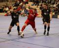 Bild: Dieter Jäschke
Szene aus dem Finale: Der Pfreimder Bastian Lobinger (Zweiter von links) gegen die Rothenstädter Sebastian Götz (links) und Johannes Götz (Zweiter von rechts). Pfreimd siegte mit 2:0.