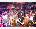 Bild: bey
Die Band "Highline" sorgte für eine brechend volle Tanzfläche beim Faschingsball des SC Luhe-Wildenau im Naabtalhaus.